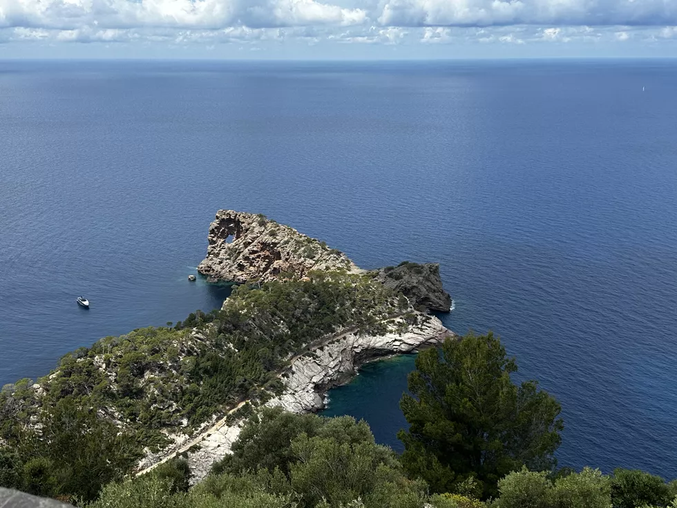 travel program image